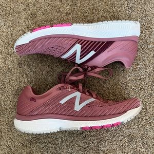 Size 10d, Rose pink New Balance 860 v.10 running shoes in new condition